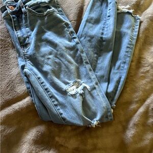American Eagle jeans size 2 worn a few times very comfy